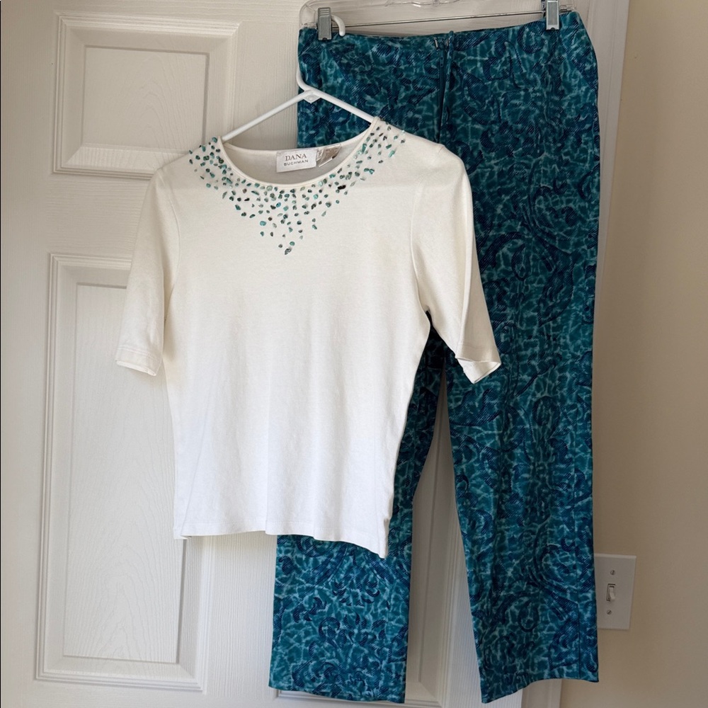 Dana Buchman Women’s Set in White and Teal